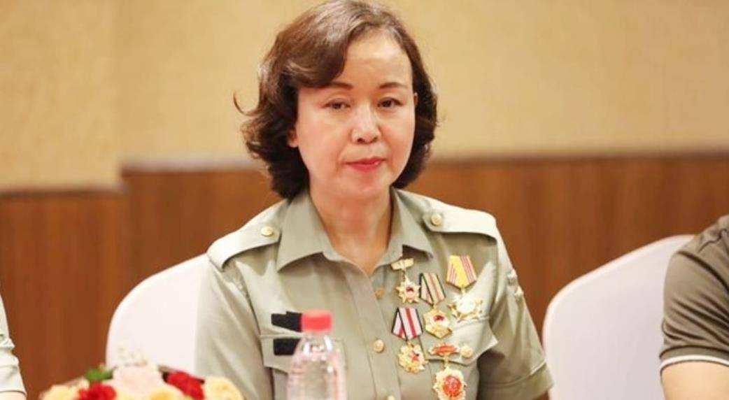 1984年大阅兵,曾在老山战役中获得一等功的医护兵钟惠玲受邀参加