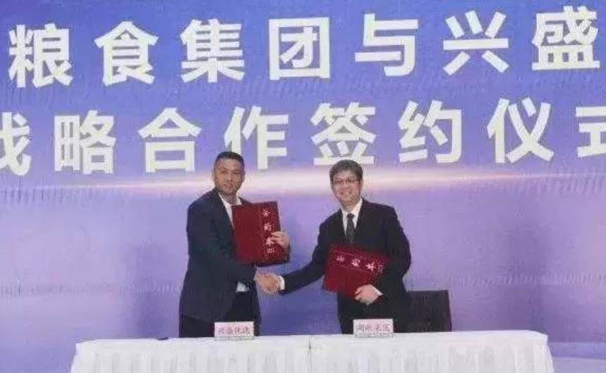 湖南隐形富豪岳立华:拥有15000家小卖部,靠服务村镇赚大钱