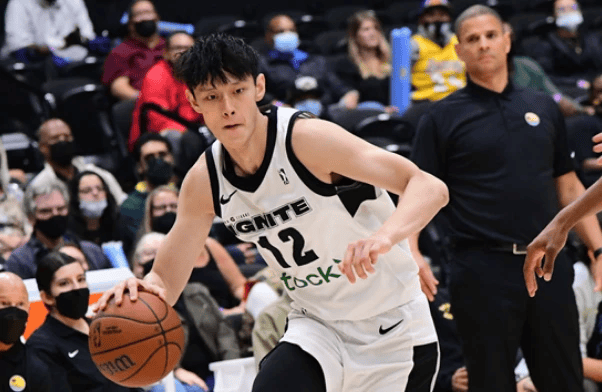 17岁2米08前锋获两所ncaa名校offer,千万别走曾凡博老路_大学_篮球