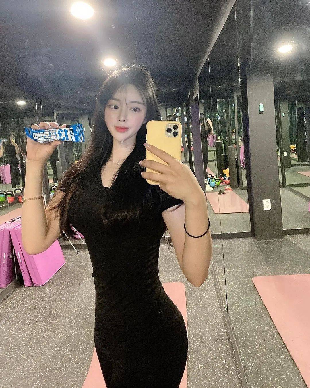 韩国极品辣妈!这身材真的绝了!完全顶不住!