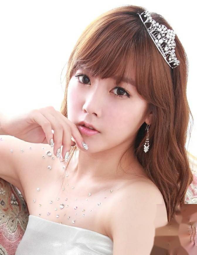 朴素妍32岁,写真展现女神魅力,美貌令人难以忘怀!