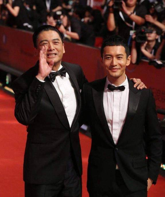 两代男神同框,180周润发遇179黄晓明,谁谎报身高一目了然