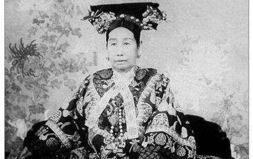 溥仪说他户籍住址是紫禁城,户籍警不敢写,所长:你跟谁住写谁家