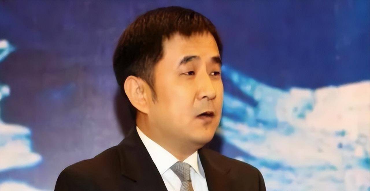 王永红:公司破产欠800亿,套61亿携女明星出逃,亲爹去世都不回