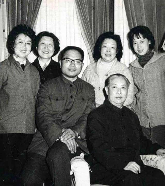 张君秋:未出师就与师傅决裂,后创立"张派",两位妻子相处融洽