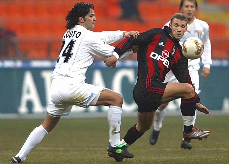 【资料】ac米兰2001-2002赛季意大利杯,半决赛不敌尤文遗憾出局