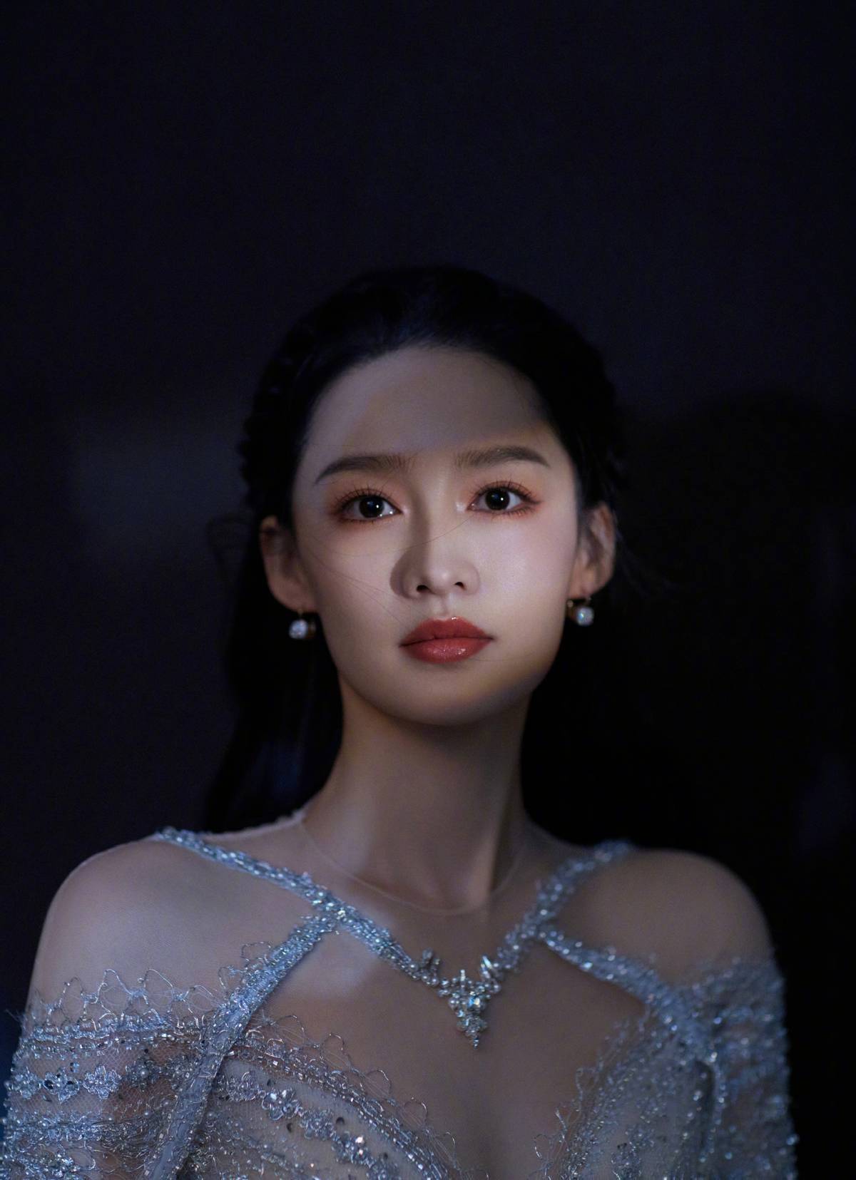 何冰没说错,不拍戏就"消失"的李沁,已走上女演员的另一条大道