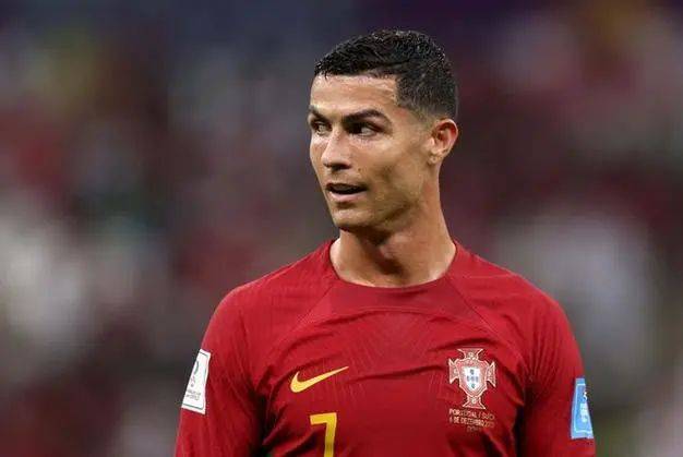 c罗拍全家福,失去c位,疑似发胖,又一次踮脚!欧洲杯第2老!