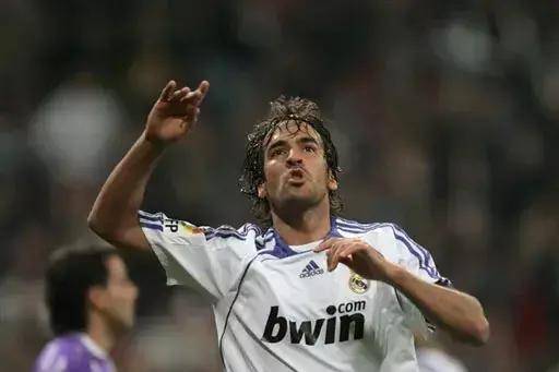 劳尔上演帽子戏法,罗纳尔多也梅开二度,齐达内和菲戈也各进一球,而出