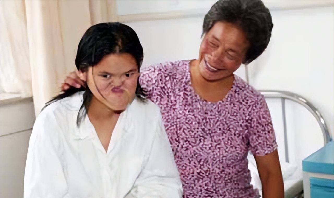 陕西"坑面女"被农民收养,变美后嫁给聋哑哥哥,如今孩子已经9岁