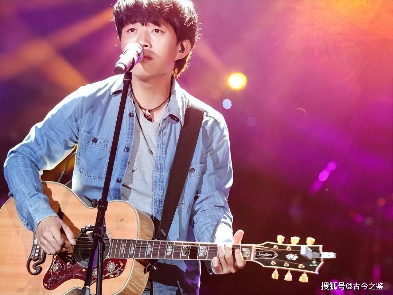 譬如因《中国好歌曲》节目与刘欢结识的赵雷,那时赵雷还只是一名小有