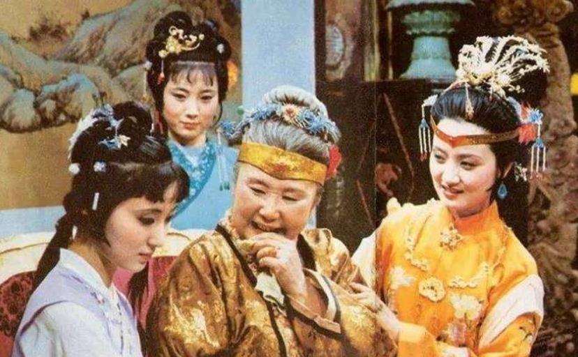 贾母去世的时候是八十三岁,而刘姥姥八十五岁依然健在,贾母和刘姥姥两