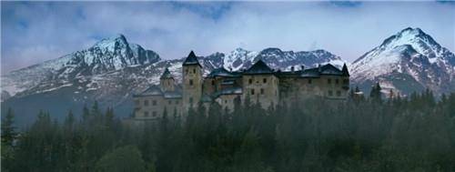 "原型:为容颜不老,残害600名少女,放少女血沐浴_伊丽莎白_城堡_费伦茨