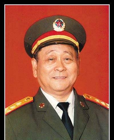 战斗最危急时,机枪手准备叛变!指挥员用一句话化解危机
