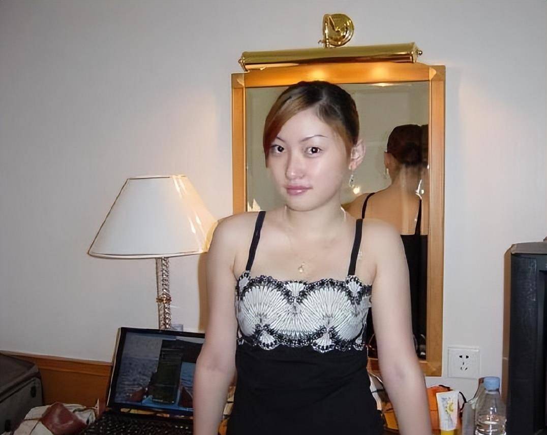 梁海玲:五官精致身材火辣,曾是天上人间的"花魁",却惨死家中