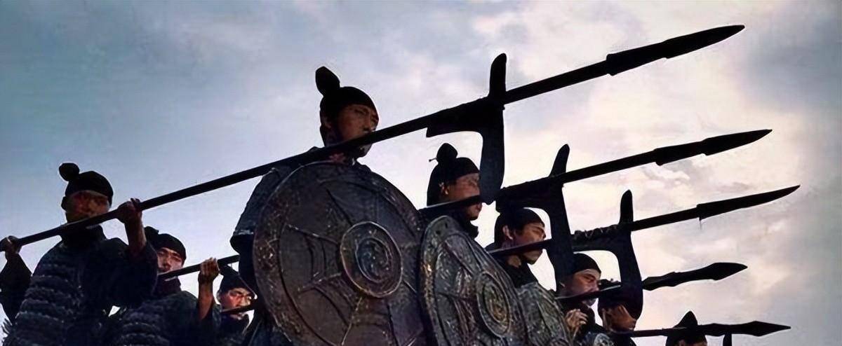 长平战后,白起建议乘胜进攻邯郸,却被秦昭王拒绝,两人谁对谁错
