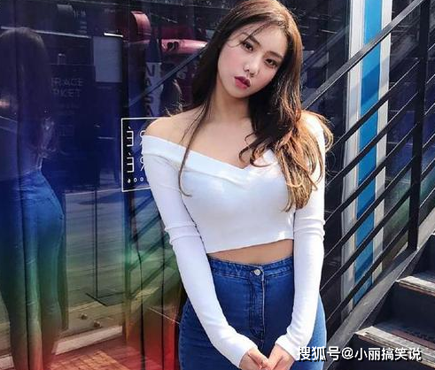 轻熟靓丽的牛仔裤美女,身材苗条,时尚气质让人着迷!