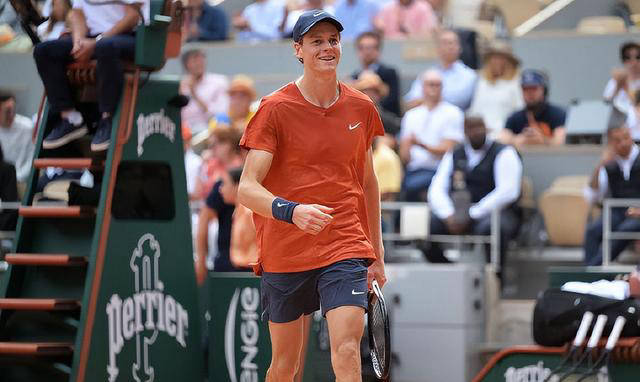 德约科维奇因伤退出法网,辛纳成为世界第一