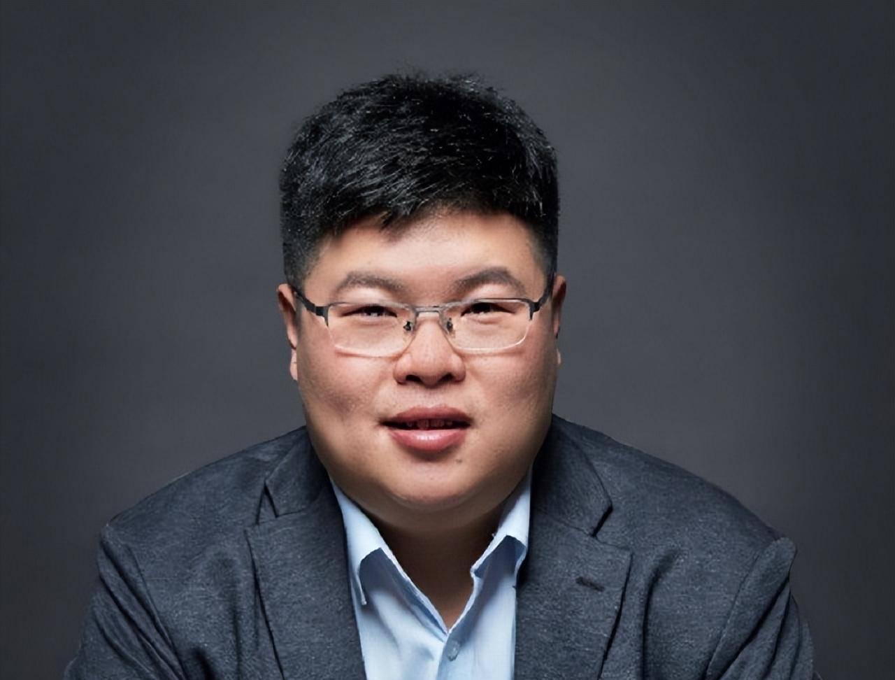 香港博士不安现状,搞创业过劳肥至200斤,让中国无人船驶出全球_张云飞