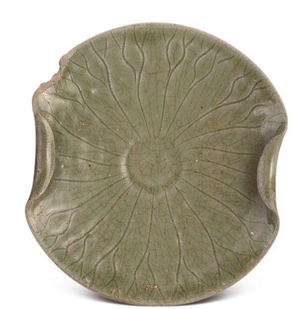 宋代龙泉窑,越窑精品青瓷:展现文人雅士宁静的书斋生活