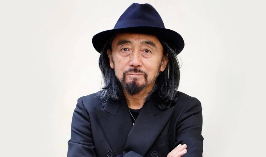 80岁山本耀司操刀,设计日本国家足球队队服,蓝色火焰彰显激情与活力