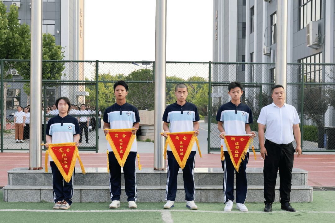 郑州艺书高级中学第十六周升旗仪式