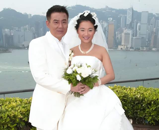 和丈夫结婚21年没领证,孩子都20岁了_许秋怡_张智霖_港台