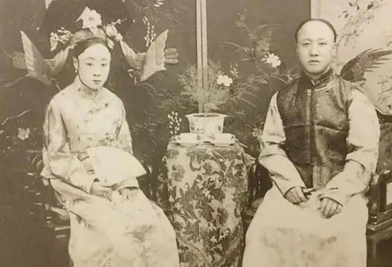 清朝仅剩的几位格格,后来都嫁给了谁?不少明星都是皇室的后裔