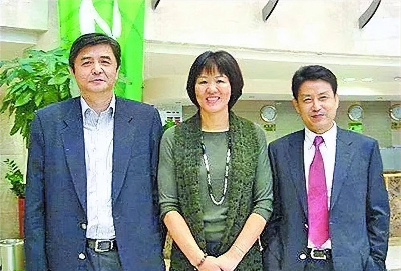 在汪嘉伟担任男排主教练期间,男排队员郑亮是男排取得优异成绩的干将.