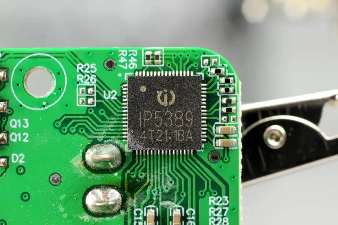 usb-c快充模块背面有两颗电感,分别用于直流输入输出,usb-c输入输出