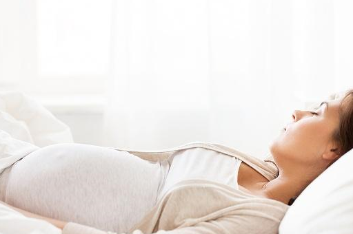 如果睡觉时经常翻身，胎儿可能会受到这三种“影响”。你明白吗？_ Time _ Mom _脐带