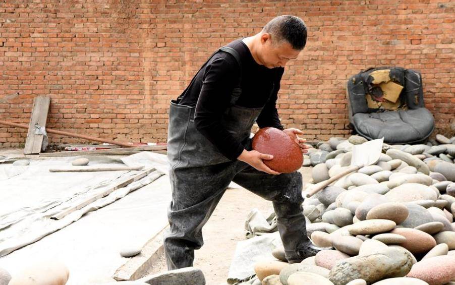 山西80后小伙,5万买6吨石头,运山里足不出户年赚30万,啥营生