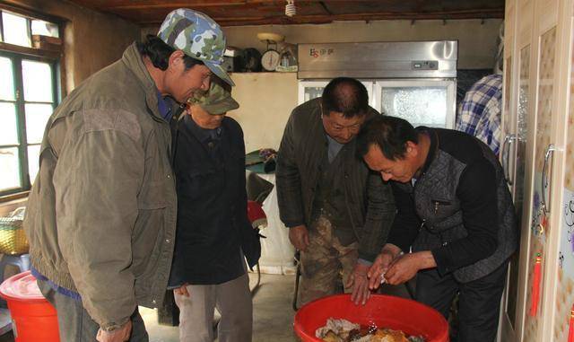 经过繁琐的检测,专家确定了,王承德捡到的东西正是"太岁",也就是人们