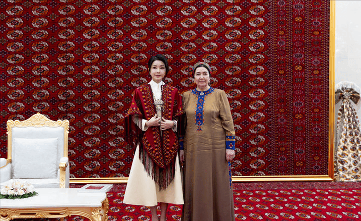 哈萨克斯坦第一夫人图片