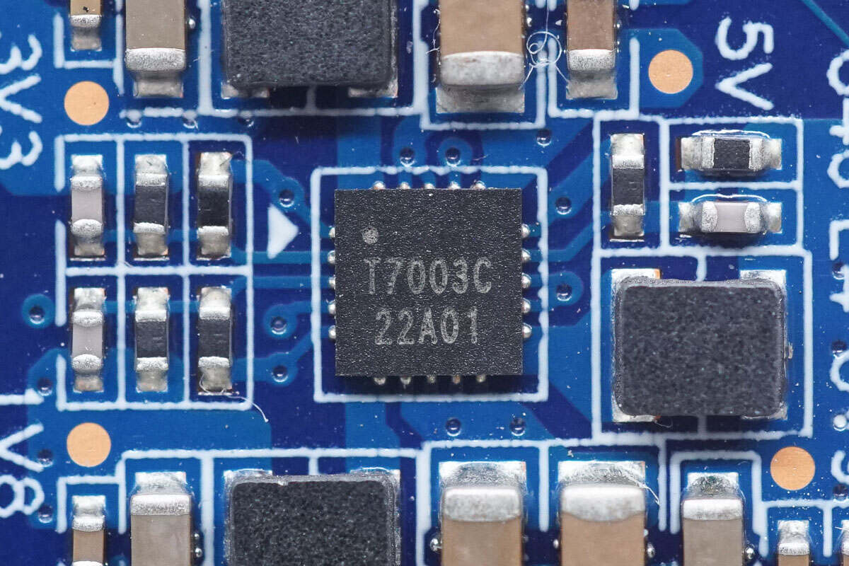 支持140w pd快充供电,avalon nano 3便携ai算力服务器拆解_芯片_特写