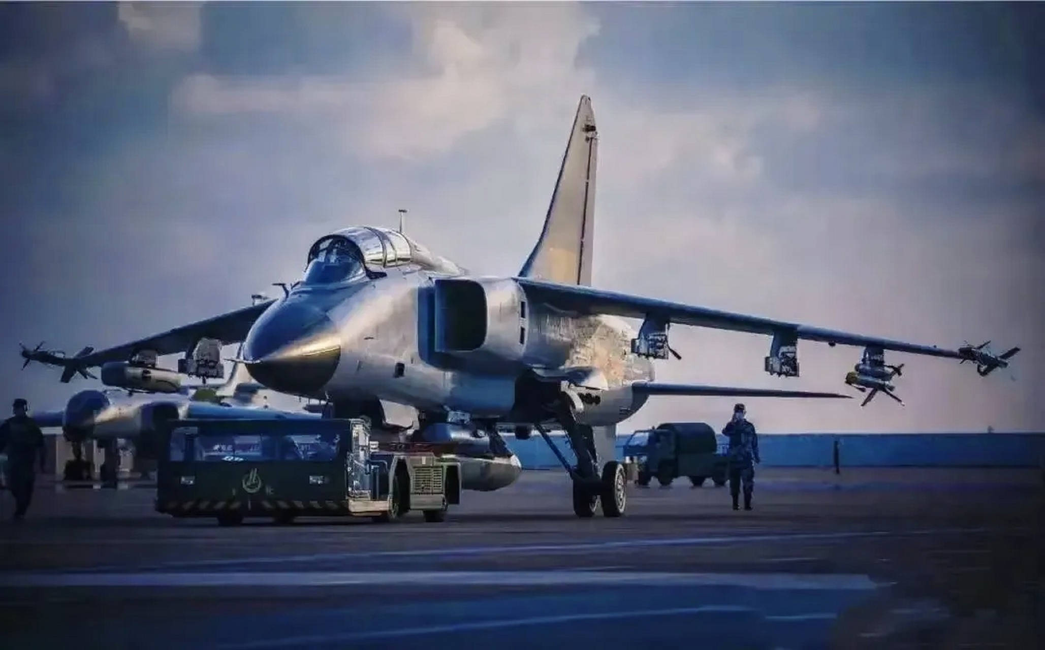 荷兰军舰驶入东海,冲天飞豹低空抵近!当年专门对付"八八舰队"