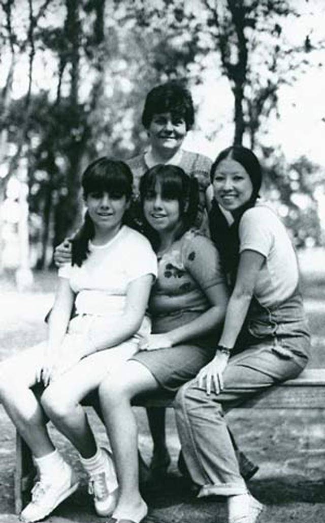 1次求婚被拒,2任丈夫死亡,4次自杀!22张高清图概括三毛的一生