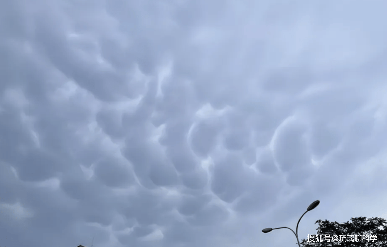 北京天空密布乳状云,如何出现?预示着什么?