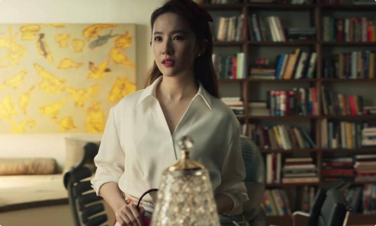 刘亦菲不叫美！看了“黄亦玫”原型的美照，才知道什么叫天生尤物-黄艺馨身高
