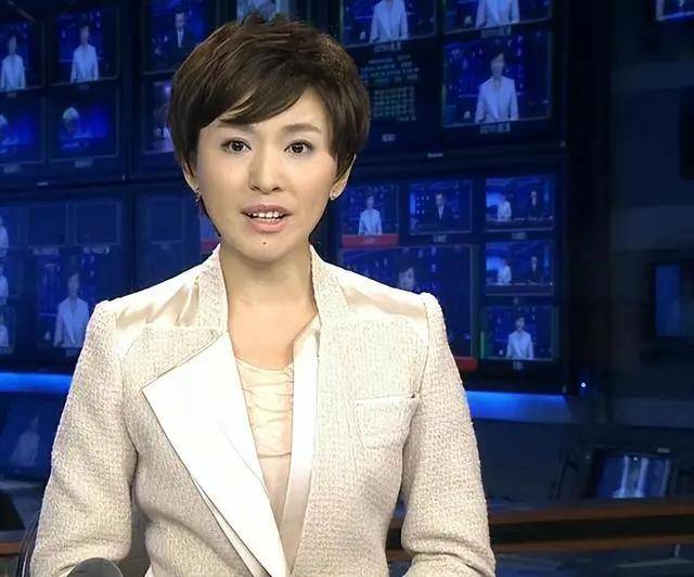 离开央视再就业的4位主持,有人挨骂有人被夸,只有她被