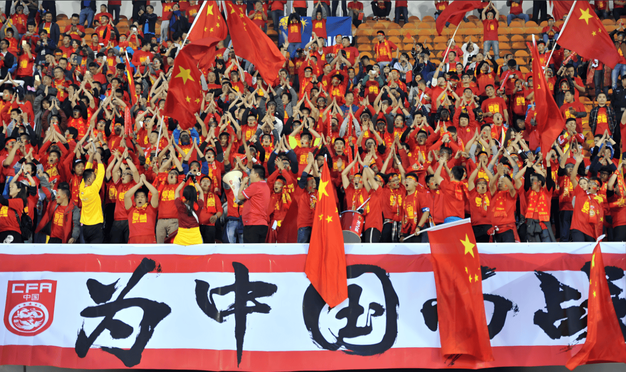 《国足之光:中国足球的荣耀与梦想》