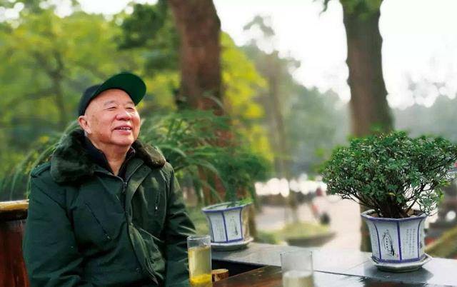 牟其中要知道,这两个计划不管哪一个,都不是牟其中的能力能够支撑得起