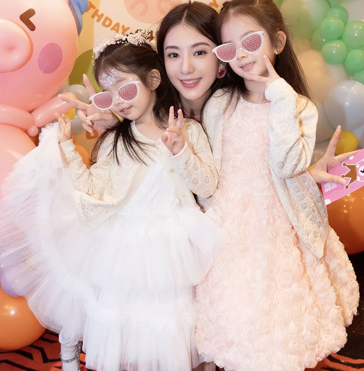 郭富城私人游艇过端午,带妻女出海,方媛和两个女儿出镜!