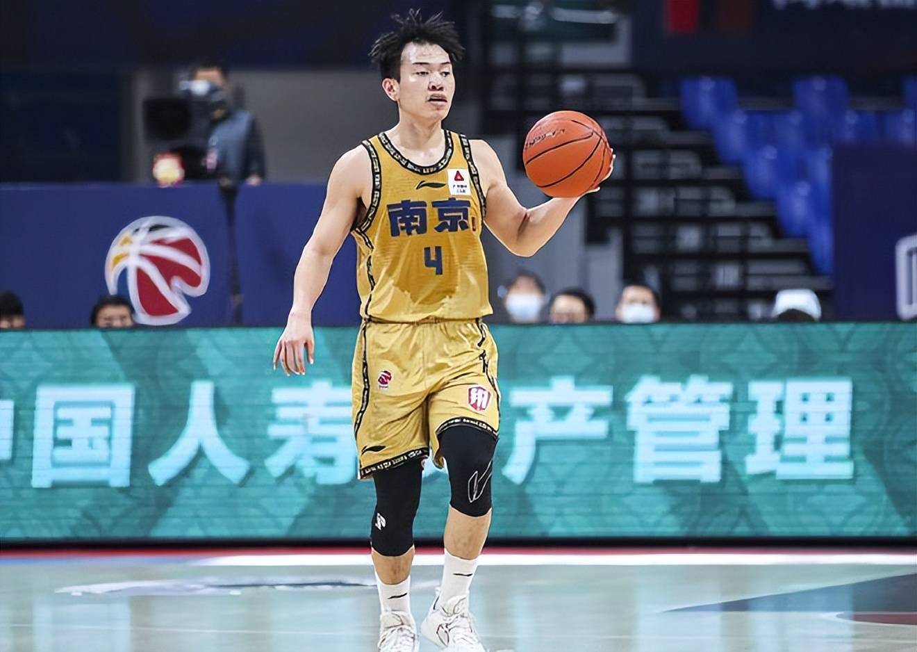 邬挺嘉:拥有精准的三分投篮,赛场专注的表现获得教练组的认可