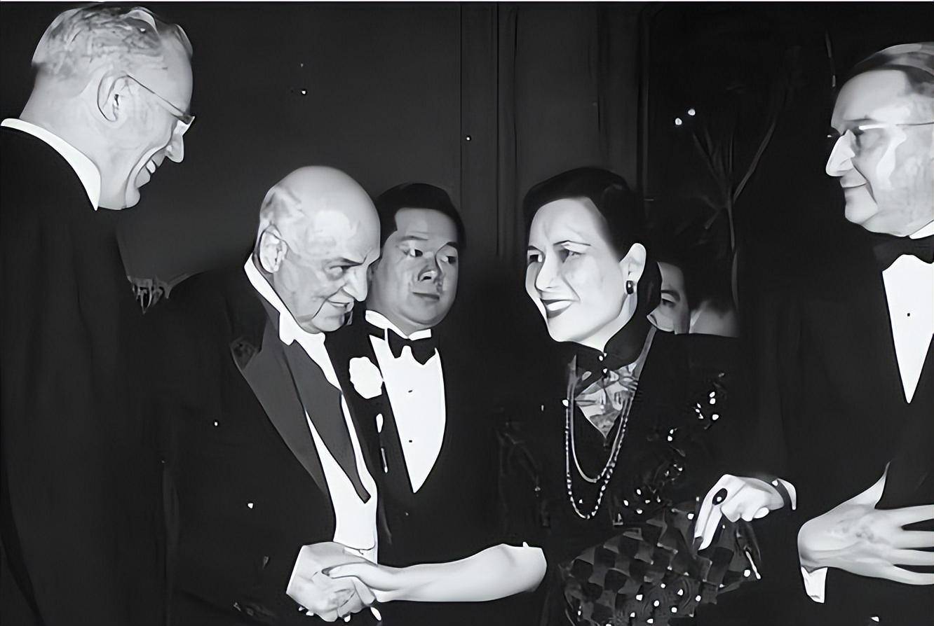 宋美龄贴身护士揭秘:她晚年在美国患痴呆症,常嘟囔"没有铜钿"_蒋介石