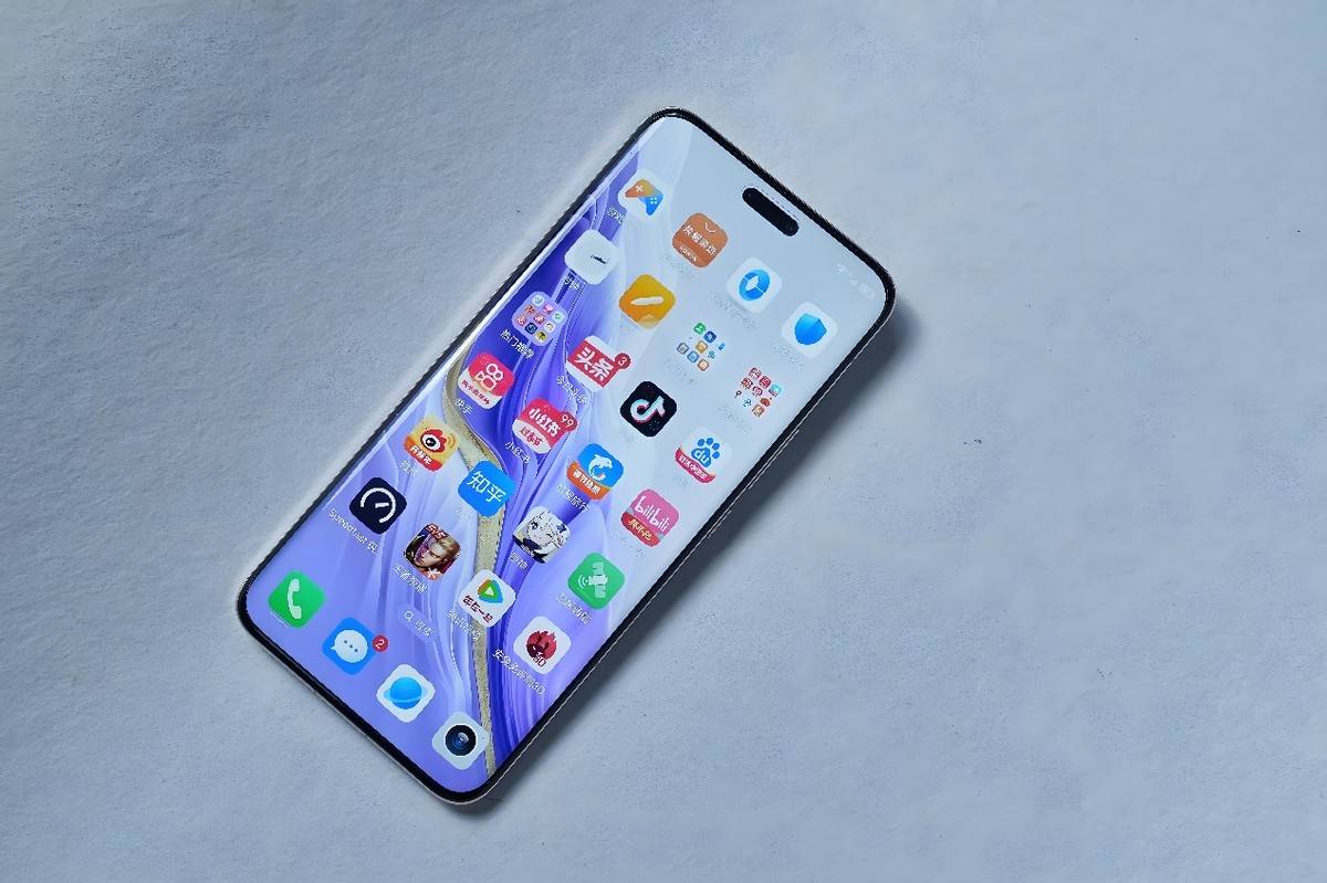 荣耀果断"发飙",618突降1298元,四芯片 四主摄 10倍耐摔 5600mah