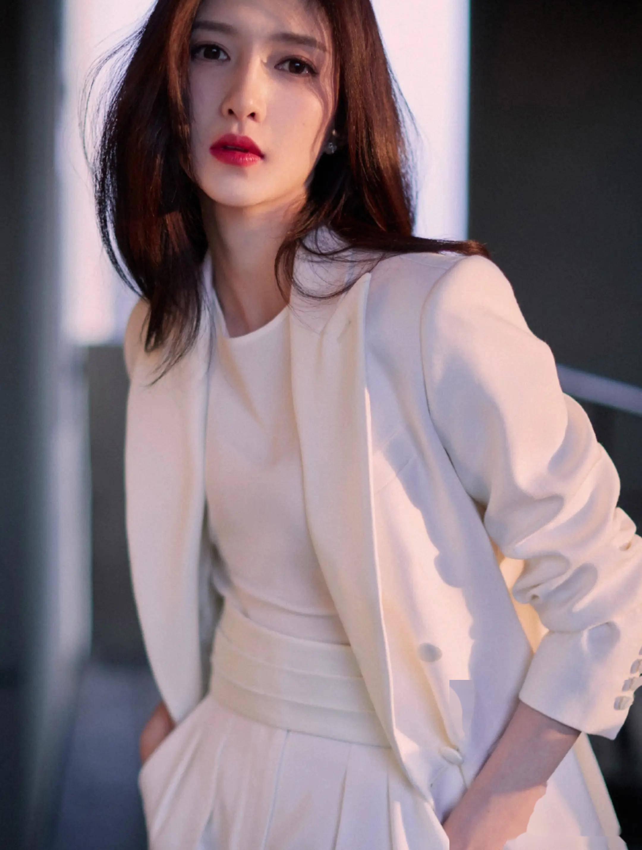江疏影的写真曝光,美貌与才华双重碾压!