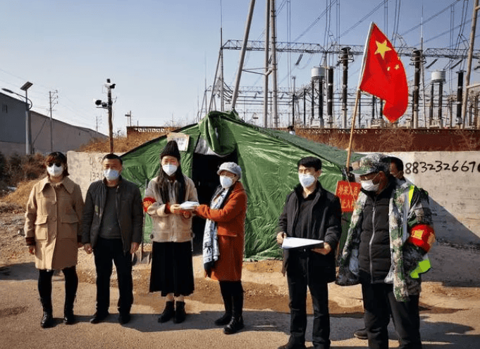 疫情期间,口罩和防护服成为了最紧俏的物品.