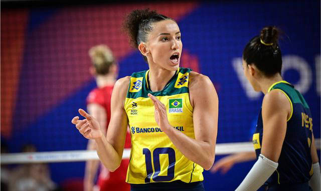 巴西女排以9连胜逆转波兰队,加比砍下24分