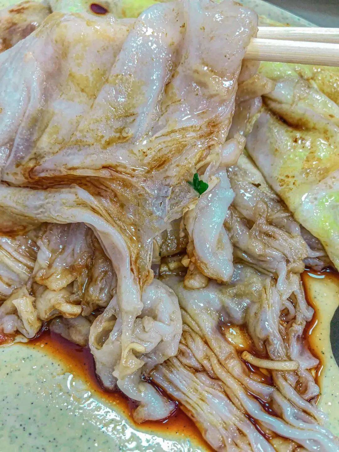 "西平西站排到隔壁地铁站""烧鹅店要等400桌!"东莞真火了!